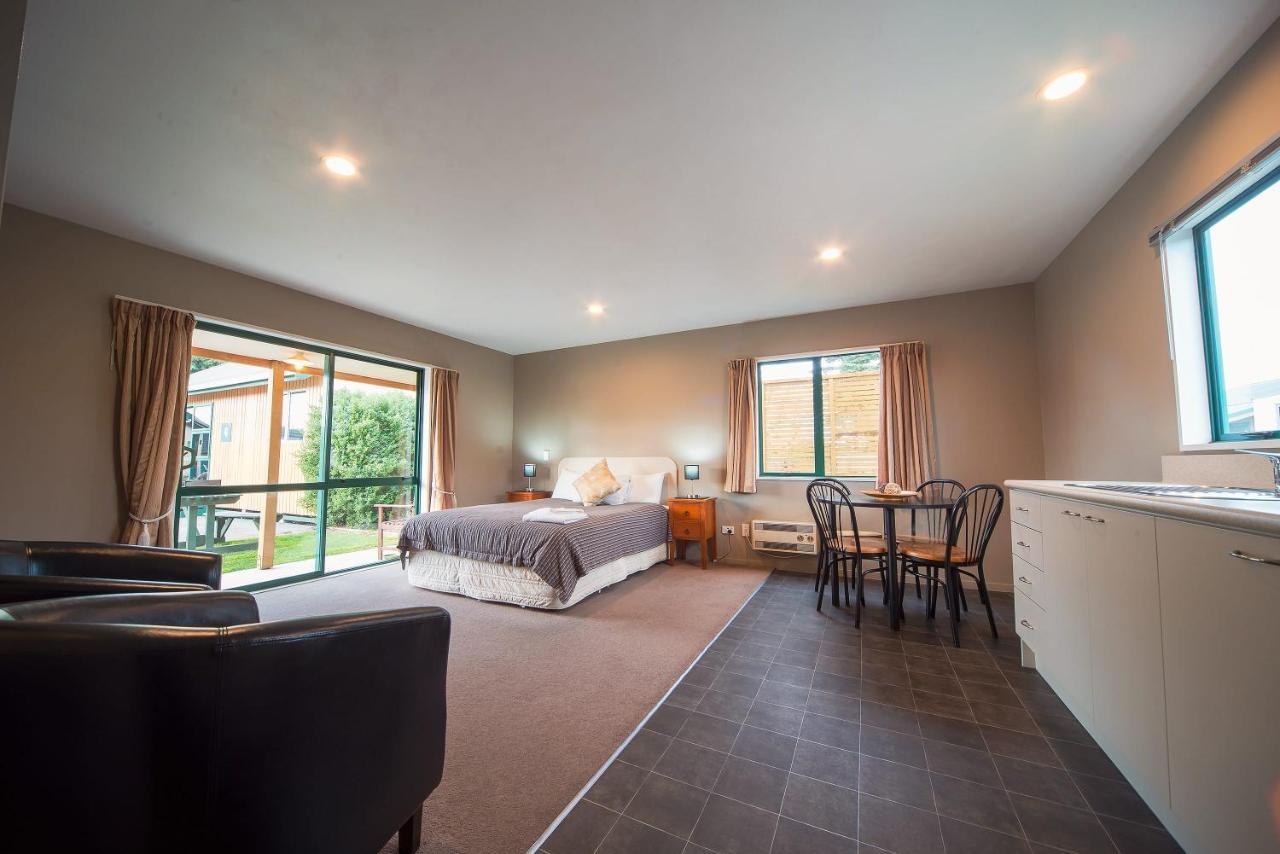 Coronation Park Holiday Park Ashburton Bagian luar foto