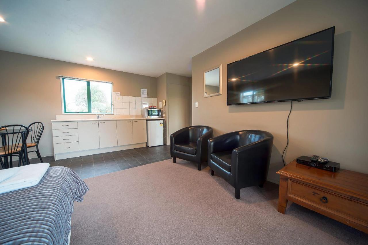 Coronation Park Holiday Park Ashburton Bagian luar foto