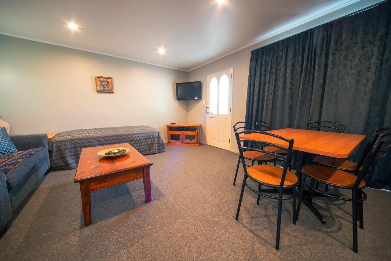 Coronation Park Holiday Park Ashburton Bagian luar foto